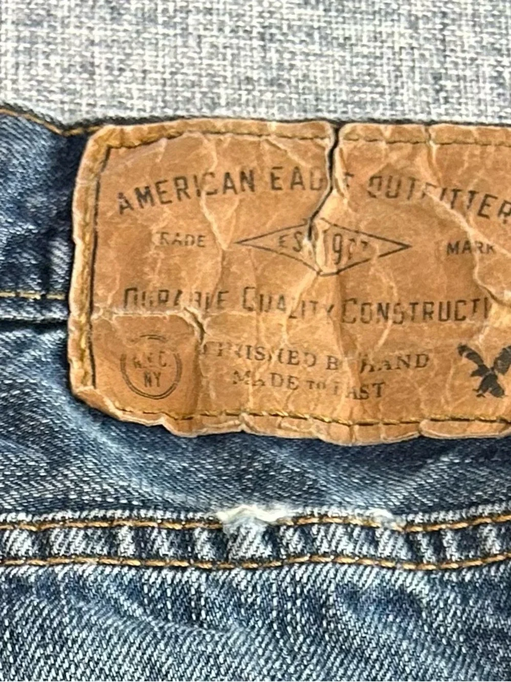 American Eagle Outfitters Men's Faded Blue Relaxed Straight Jeans